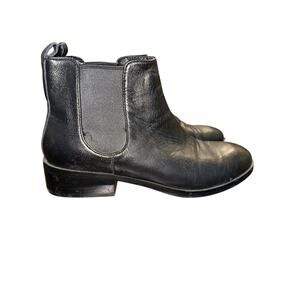 ⭐️ Women’s Vole Haan Black Leather Chelsea Boots. Size 10 Classic Minimalist